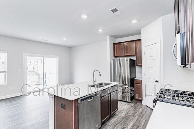 Photo - 225 Telford Dr