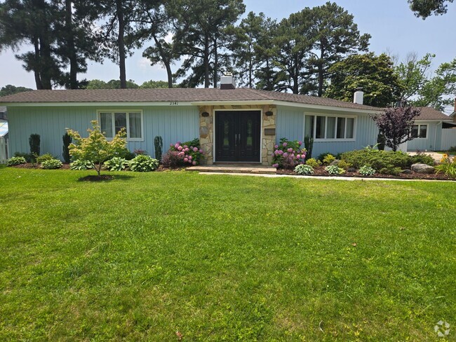 Building Photo - Stunning Waterfront Property in Virginia B... Rental