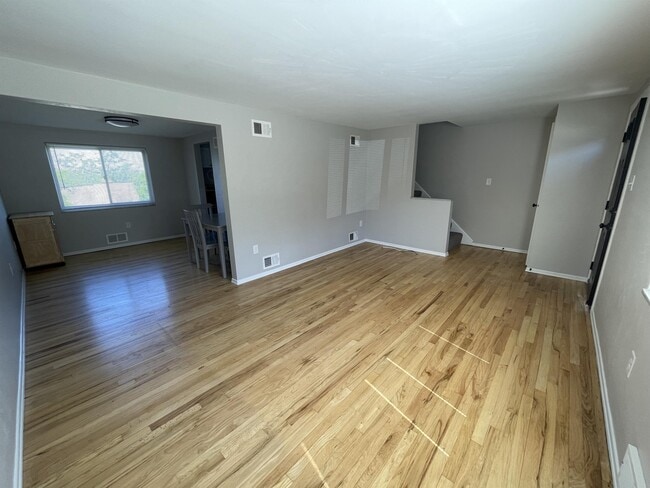 Photo - 304 Oneida St