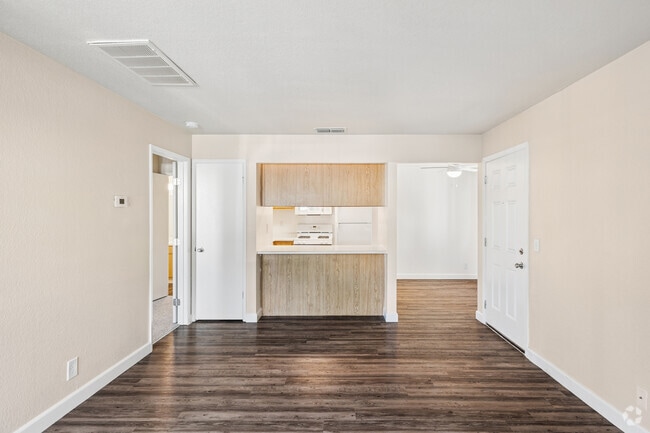1BR, 1BA - 615SF - Living Room