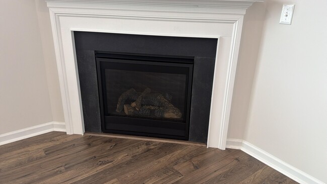 Photo - 1614 Yarrow Ln