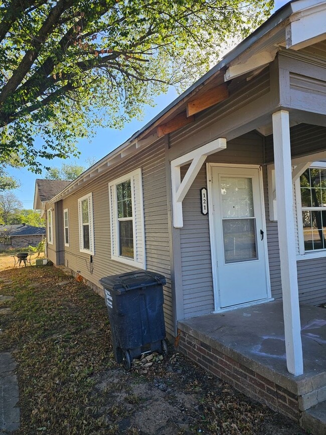 Photo - 1 Bed 1 Bath For Rent    50% off first mon...