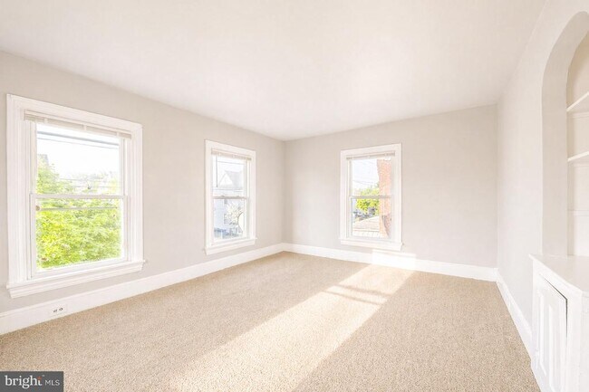 53 E Hancock St