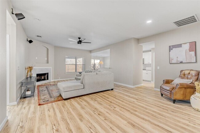 Photo - 292 Spruce Dr