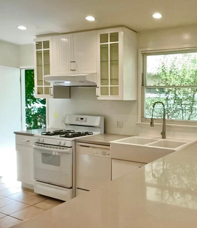 Kitchen w/ Dishwasher / Back Door - 12114 Ohio Ave Unit 12114 Ohio Ave.