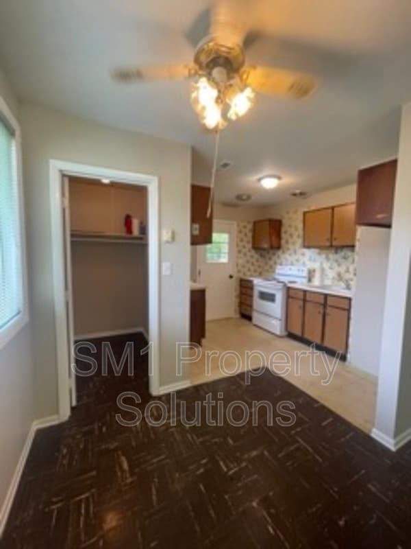 Photo - 2212 Willow Rd