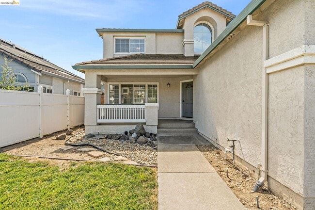 Photo - 880 Woodsong Ln