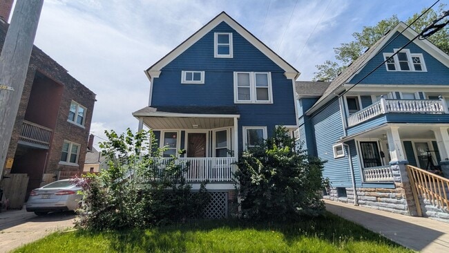 Building Photo - Discover this three-bedroom, one-bath home in Cleveland