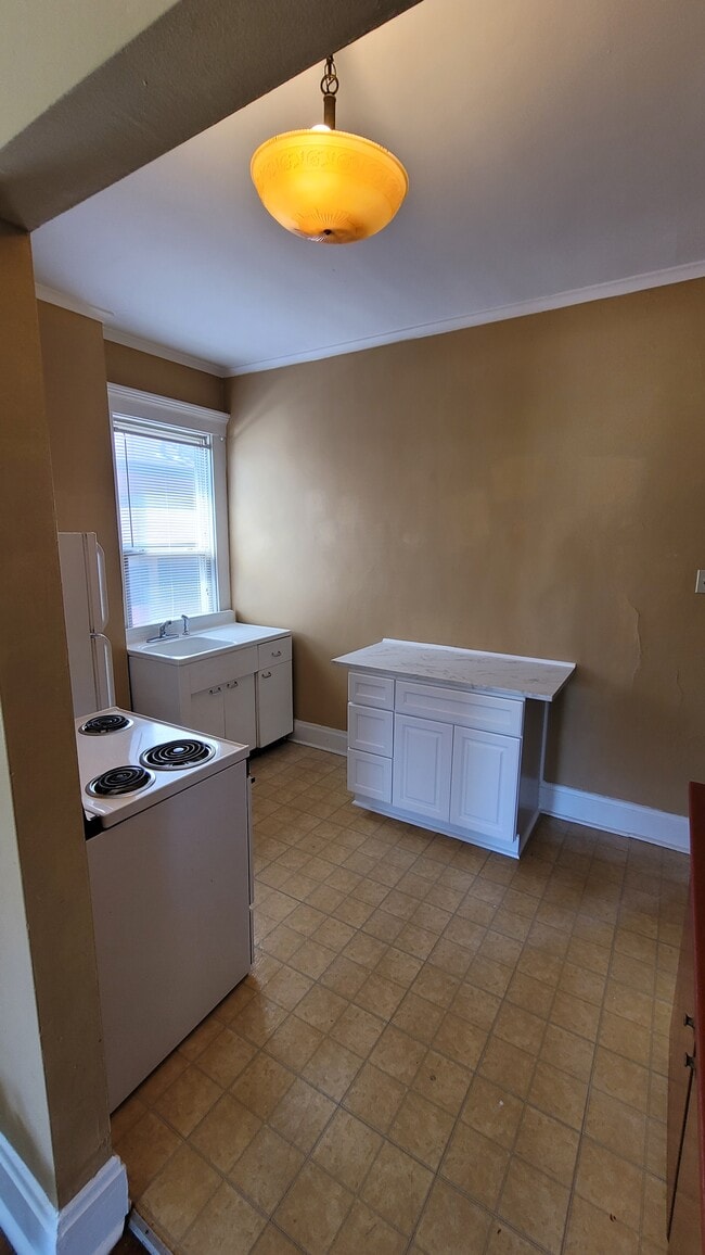 Kitchen - 70 E Hudson St Unit 70