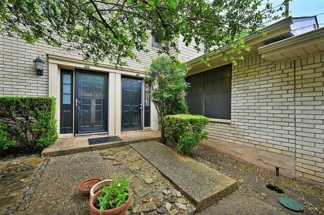 Building Photo - 8400 Jamestown Dr Unit 216 Rental