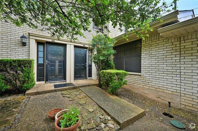 Building Photo - 8400 Jamestown Dr Unit 216 Rental