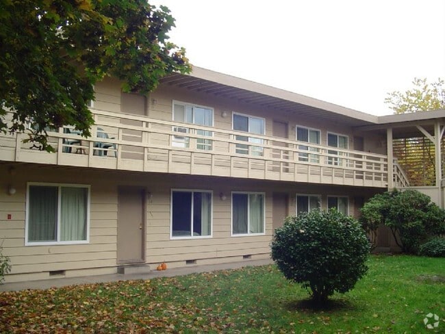 Building Photo - Well-maintained apartments in Washburne hi...