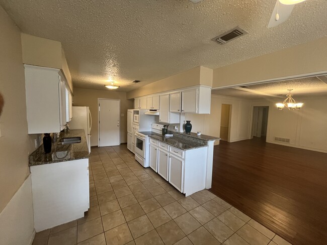 Photo - 2132 Sandy Ln