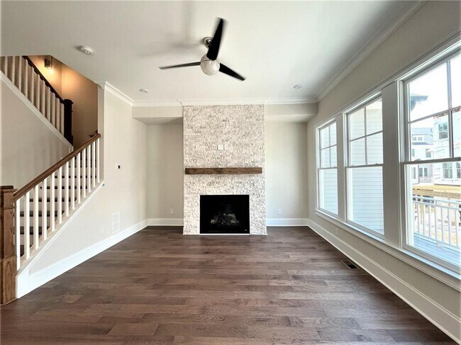 Photo - 888 Mayfield Rd