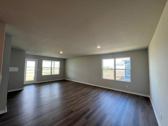 Photo - 1283 NW Williamsburg Ln