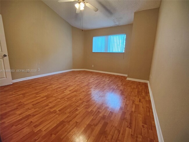 Photo - 3441 NW 44th St Unidad 204