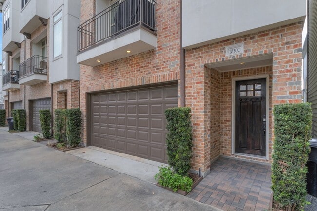 Photo - 1030 W 26th St