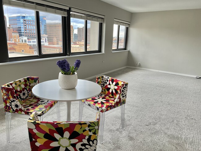 Photo - 803 W 48th St Unit Winston Churchill