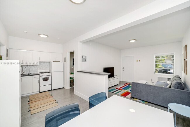 Photo - 770 NE 123rd St Unidad 22