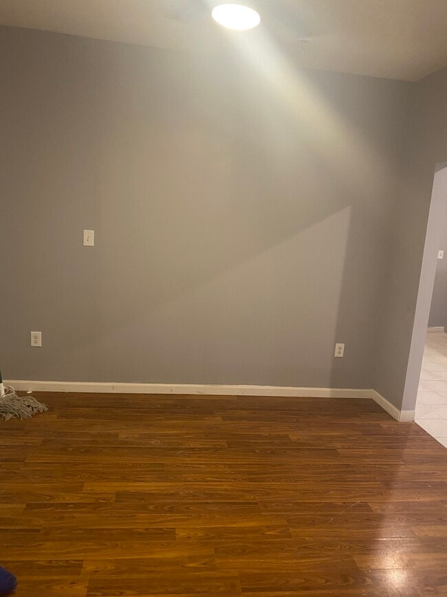 Building Photo - 564 King St Unit Rear back