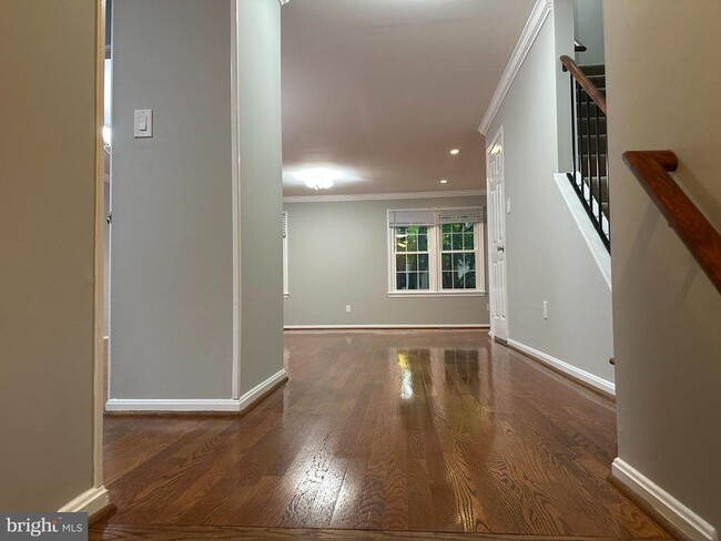 Building Photo - 10152 Village Knolls Ct