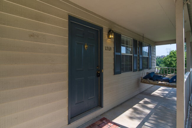 Photo - 1209 Durham Rd