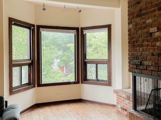 Building Photo - 877 W Lill Ave Unit D2