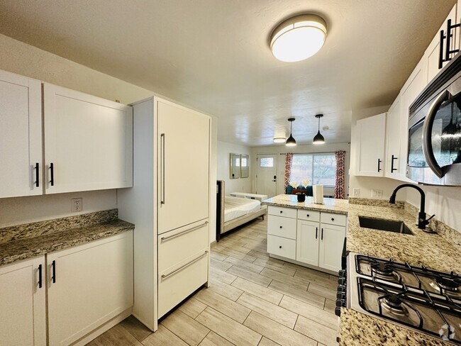 Building Photo - Furnished Studio with Open Chef's Kitchen ... Rental