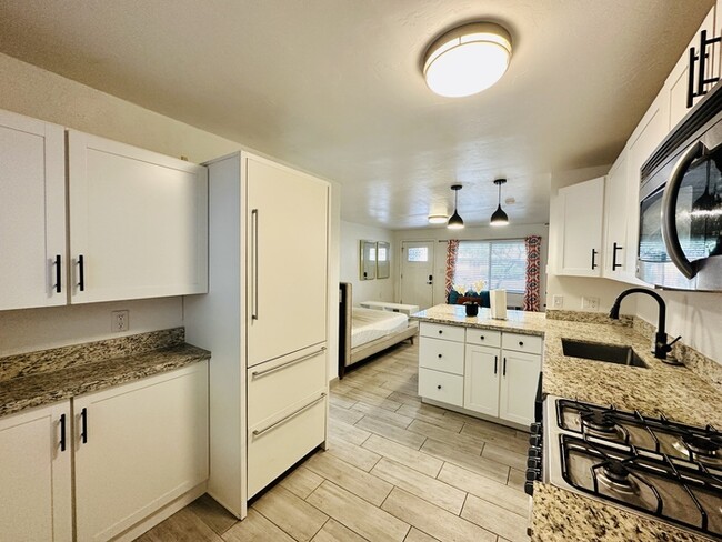 $400 Off First Month's Rent - Furnished St... - $400 Off First Month's Rent - Furnished St... Casa