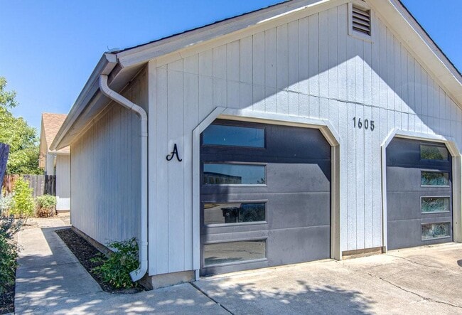 Photo - 1605 Dale Cove