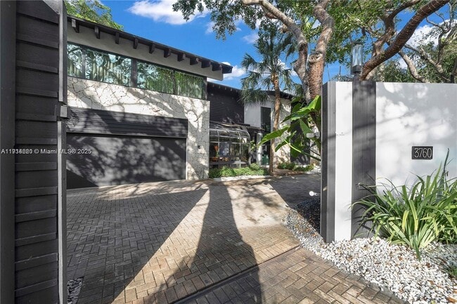 Photo - 3760 Douglas Rd Casa