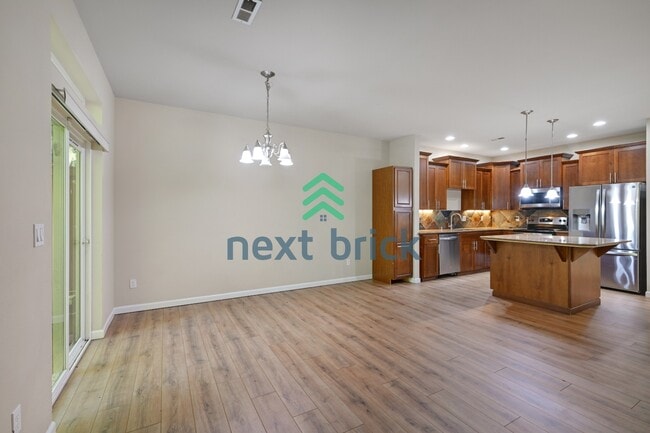 Photo - "Spacious 4-Bed Townhouse Retreat: 3.5 Baths & 2400 sq ft of Comfort in Auburn, WA!"
