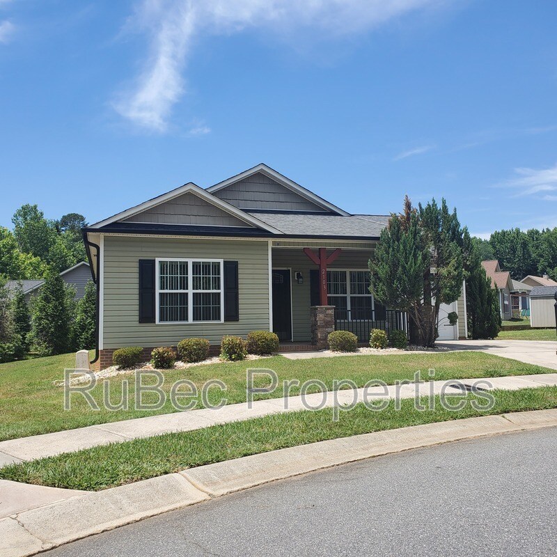 Photo - 2103 Chantilly Ln