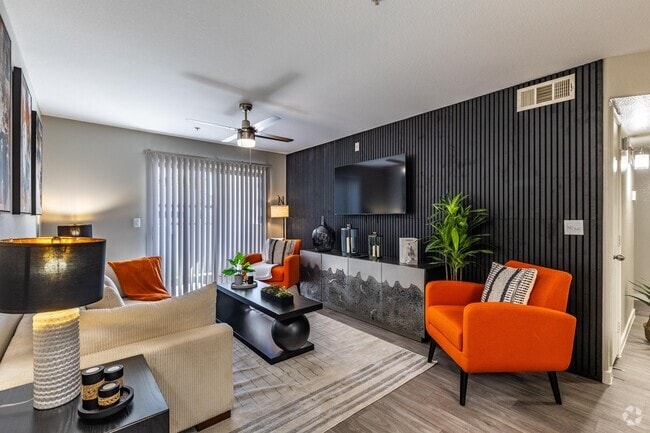 2 BR, 2 BA - 900SF