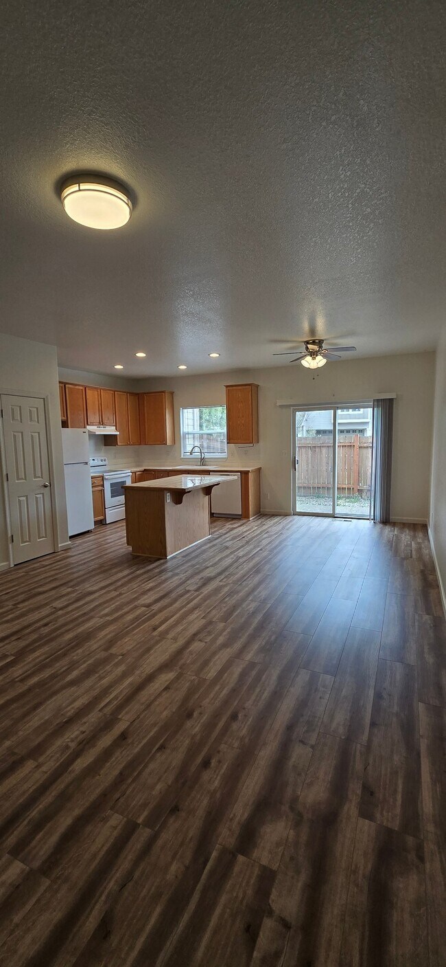 Photo - 18558 SW Takena Ct