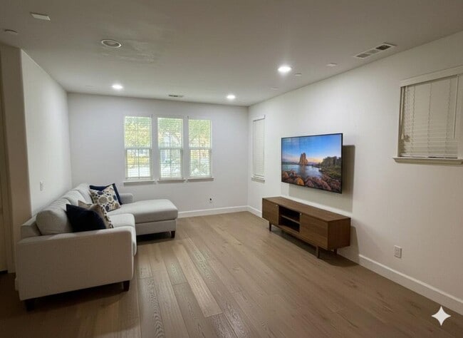 Photo - 179 Cobblestone Loop