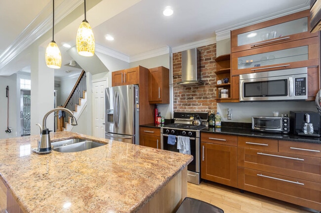 Photo - 503 Columbia Rd NW