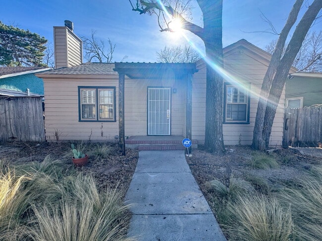 Building Photo - 2-Bedroom, 2-Bath Home near Texas Tech University!