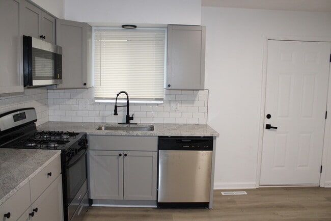 Photo - 2-bedroom, 2-bathroom home with vanity in ...