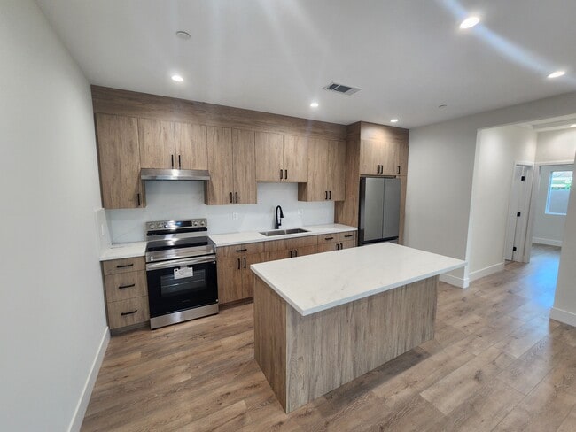 Building Photo - 7128 Matilija Ave Unit 2 Rental