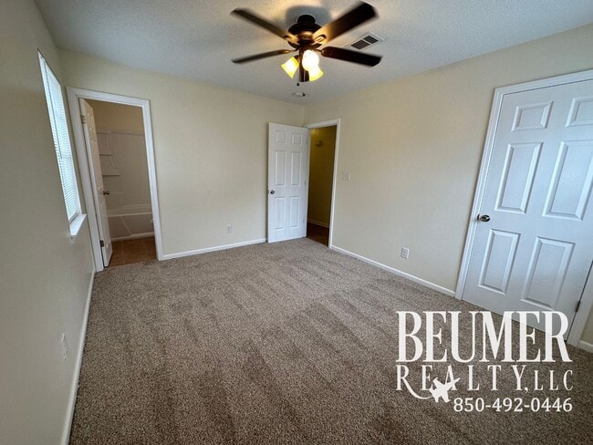 Building Photo - Coastal Living in Charming Innerarity Point