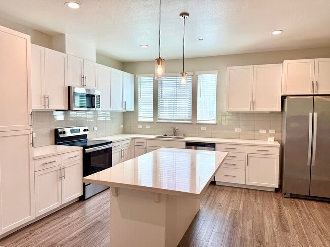 Photo - $4,190 / 4 BR - MODERN FREMONT TOWNHOME WITH JUNIOR SUITE, PRIVATE BALCONY & PRIME LOCATION!
