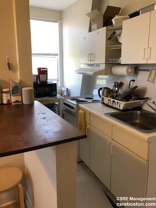 Building Photo - 702 Massachusetts Ave Unit 8 Rental