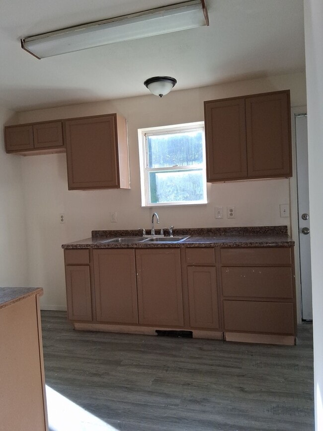 Photo - 197 W Chalmers Ave