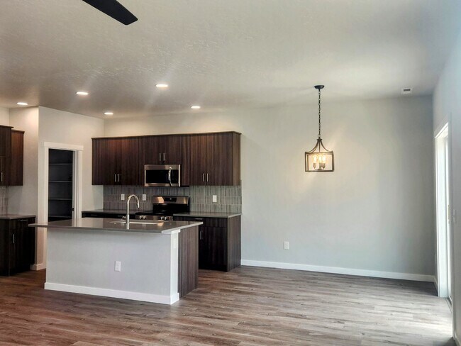 Photo - 1967 S Saltbrush Wy