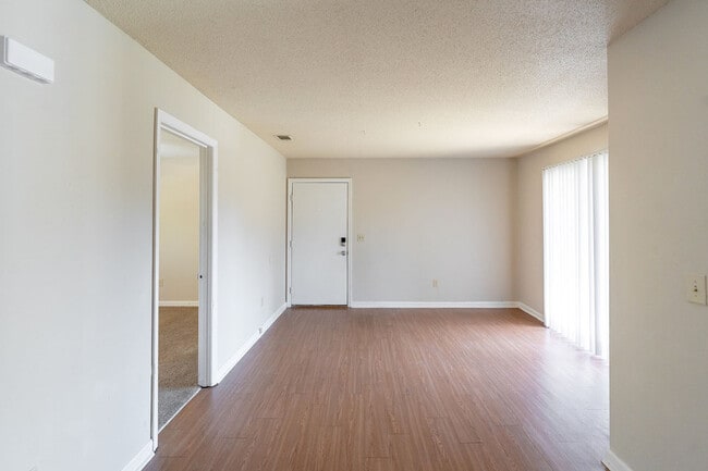 Photo - 836 Richmond St