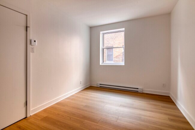 Photo - 3421 Rue Durocher Unit 304