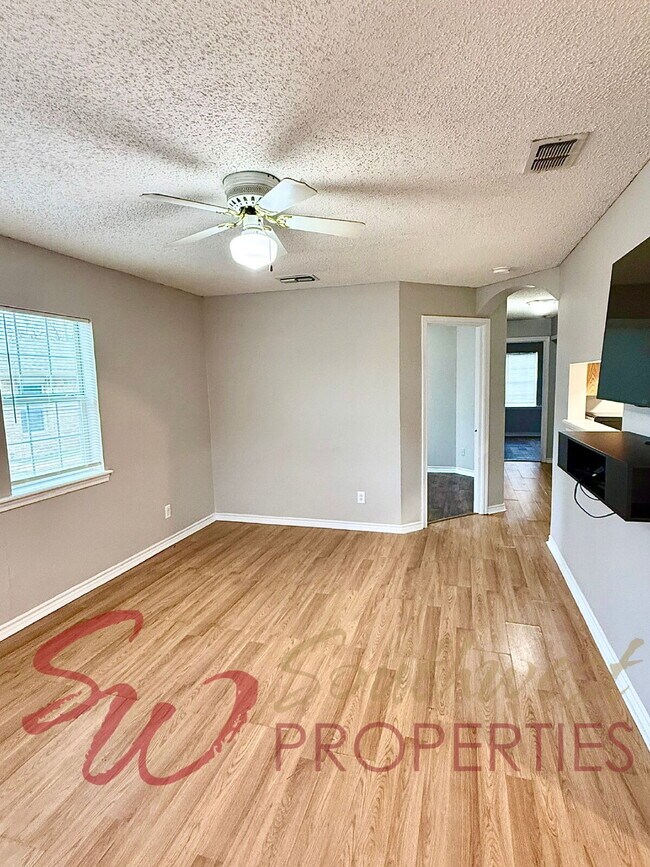 Photo - Charming 3 bedroom, 1 bath home