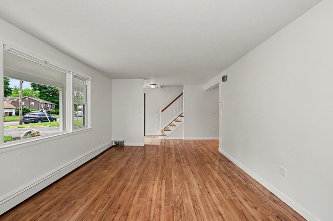 Photo - 44 Barmore Dr W