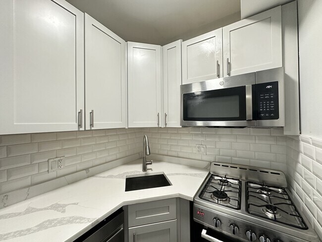 Photo - 553 W Belmont Ave Unit 4E